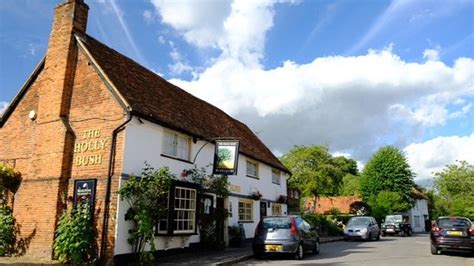 hollybush redbourn pub.